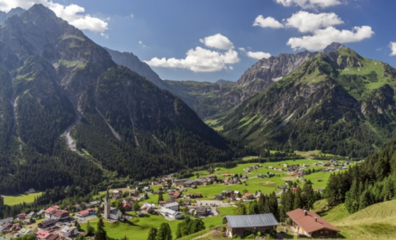 Blick auf den Ortsteil Bödmen mit Gemsteltal und der Walliser-Stube Blick auf den Ortsteil Bödmen mit Gemsteltal und der Walliser-Stube